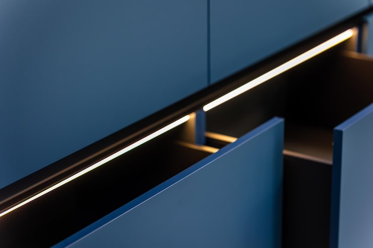 Cum influențează iluminatul architectural finisajele decorative